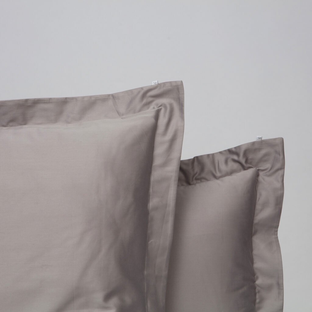 Cotton sateen oxford edge pillowcase stone grey 2