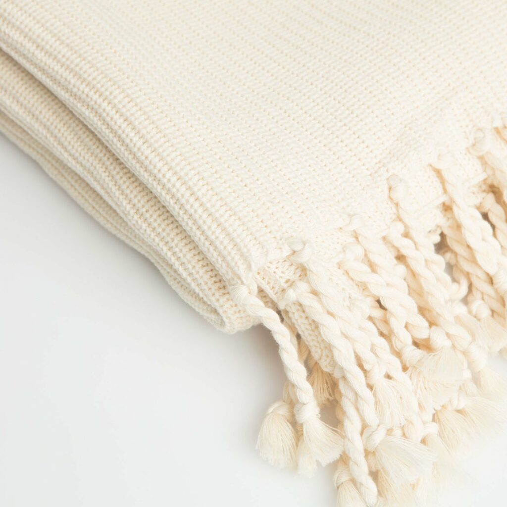 throw tuck with tassel natural 130x180 2